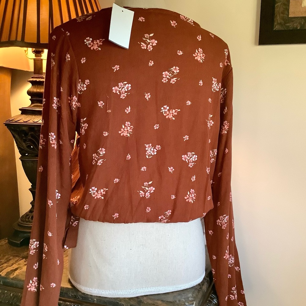 Surplice Wrap Bell Sleeve Crop Top - Picture 4 of 10